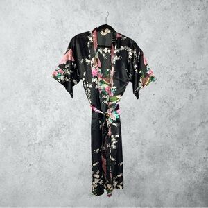 TANGYIHUI SILKY SATIN BLACK FLORAL PEACOCK ROBE WITH MATCHING BELT SIZE XL
